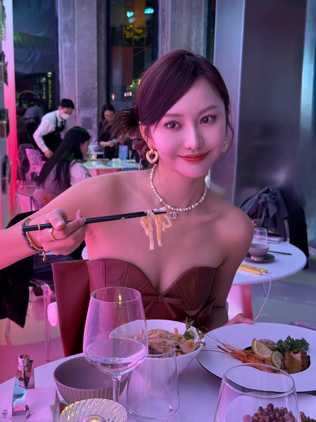 边吃中式bistro边欣赏粉色晚霞