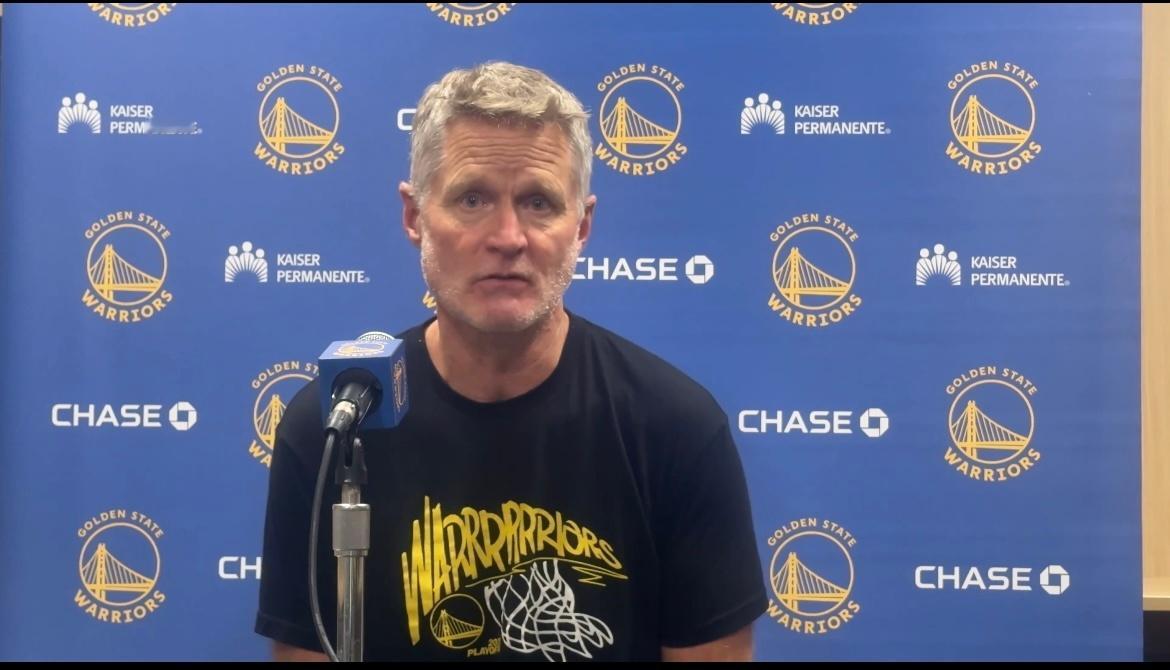 赛后沮丧的史蒂夫·科尔“感觉我们白白送掉了两场比赛。”“我们必须更加敏锐。”“赛