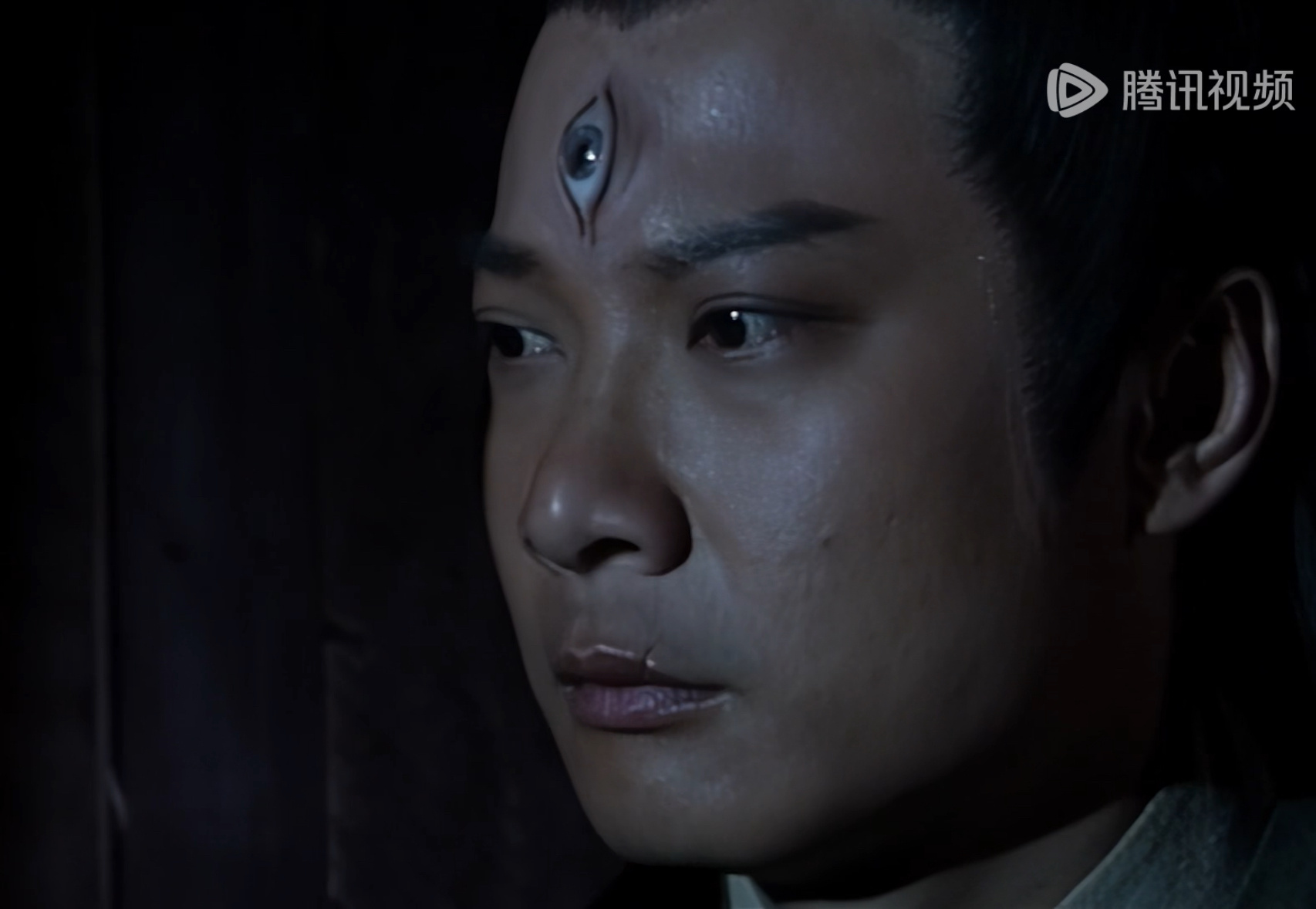八仙里杨戬嘴上的疤和TVB版的一模一样哎