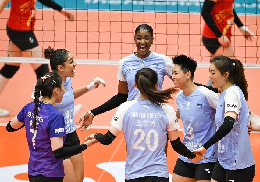 今天天津女排开始训练备战对阵山东女排的比赛！季军赛最后一个比赛对手，天津女排今天