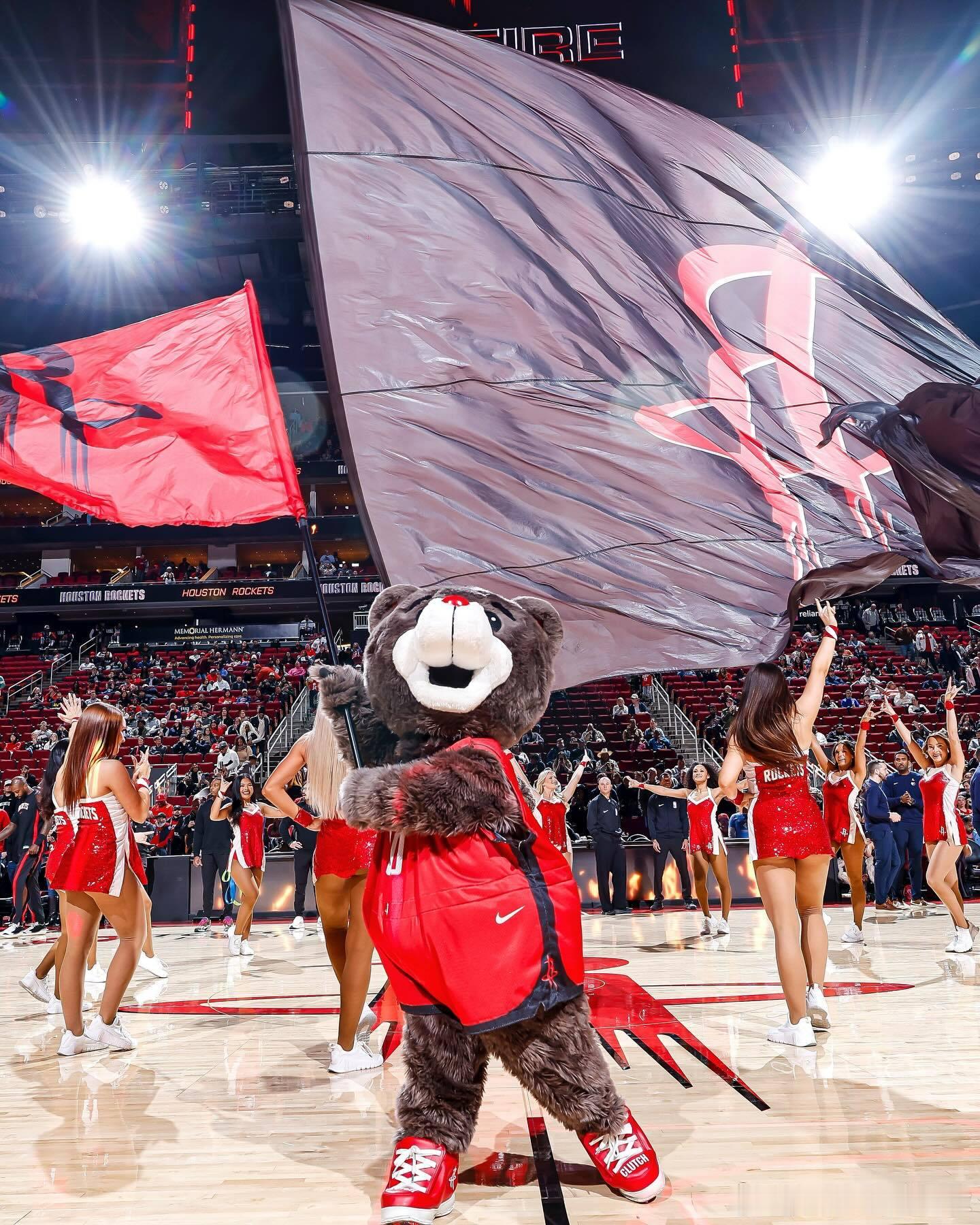 昨日火箭战胜灰熊赛场帅照📸需要原图的朋友可以私信或者评论区留言！休斯顿火箭nb