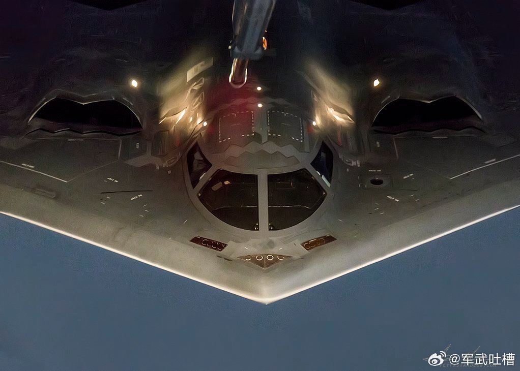 据以色列第12频道报道，美国B-2隐形轰炸机参与了昨晚对伊朗的袭击，主要负责打击