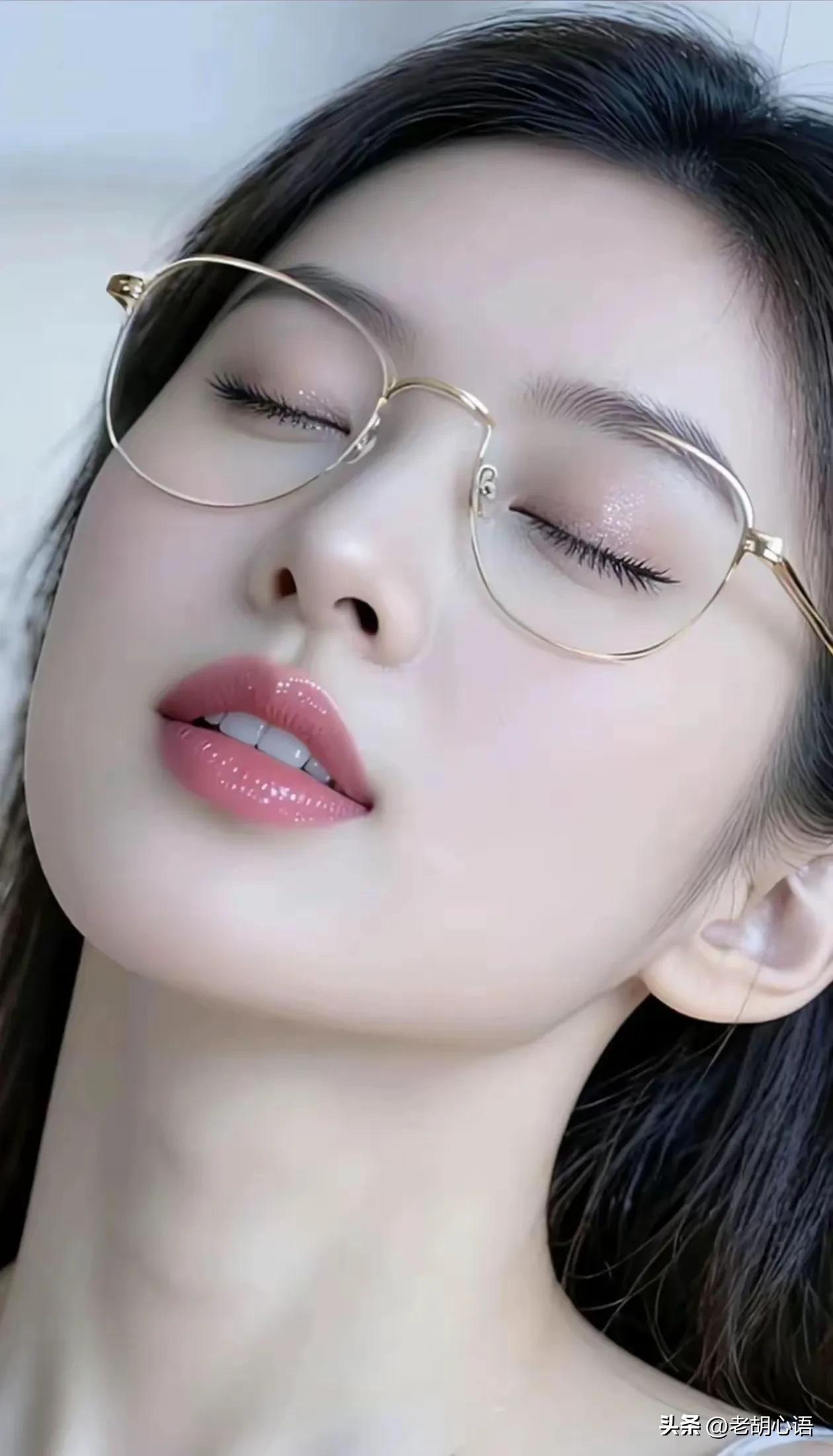 安静的时刻，只和自己相处
 忙碌的日子里，总要留一段时光，好好安放自己。
不必奔