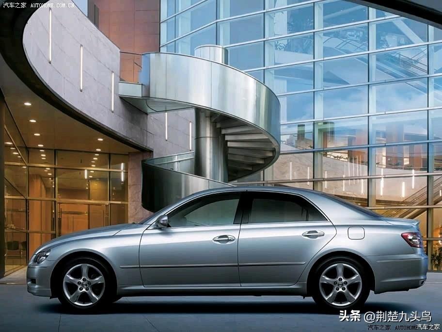 想买一台姥姥锐改个漂移车
这车上市的时候，我还上初中

家里一个远房亲戚买了这款