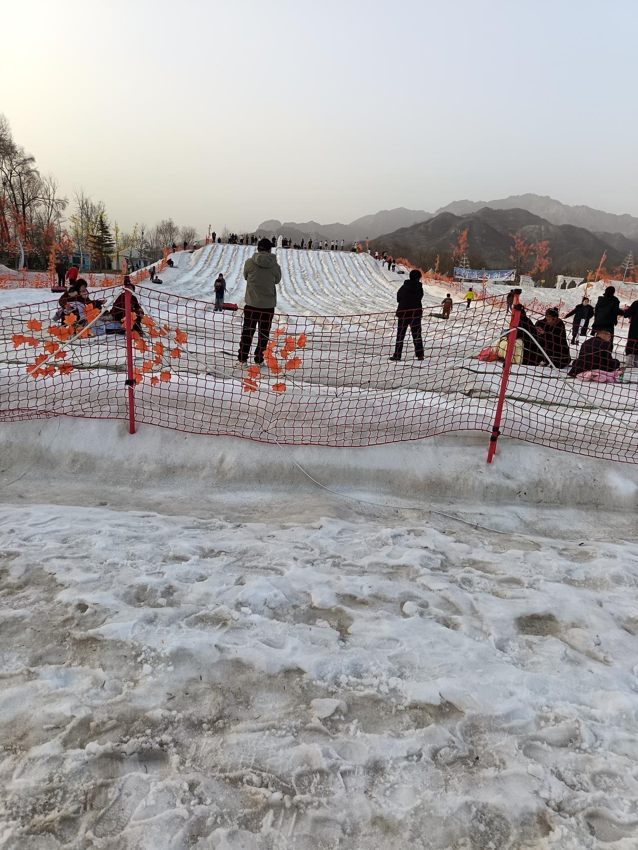 晒图笔记大赛 雪地滑梯的欢乐时光，快来一起感受冬日的快乐！🎿❄️