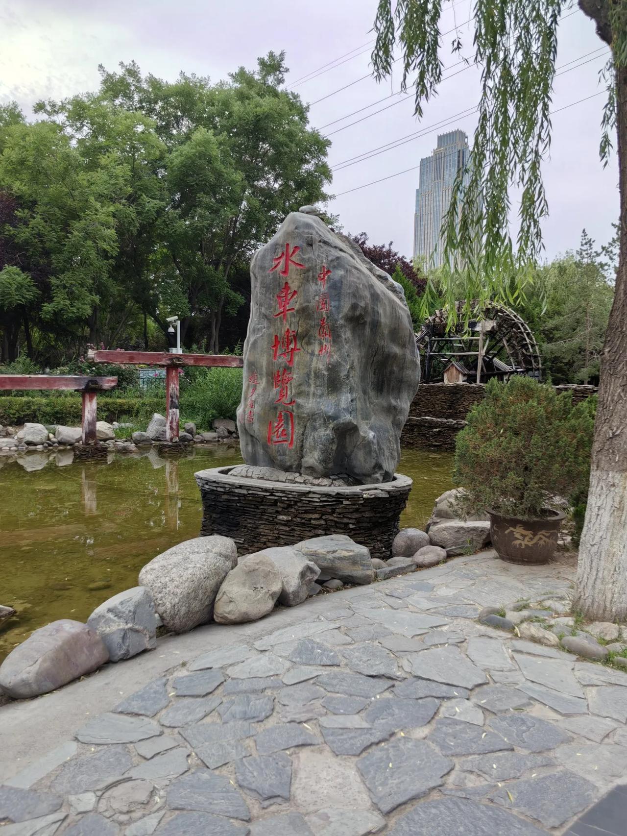 人老了，做好这五件事，一定会讨儿女欢心:

1、不干涉儿女生活，不消耗儿女

老
