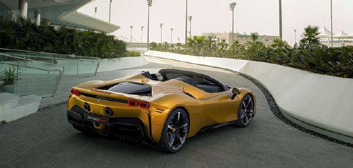 硬顶敞篷超跑——法拉利SF90 Spider是一款既能够在性能上给到你非凡体验的