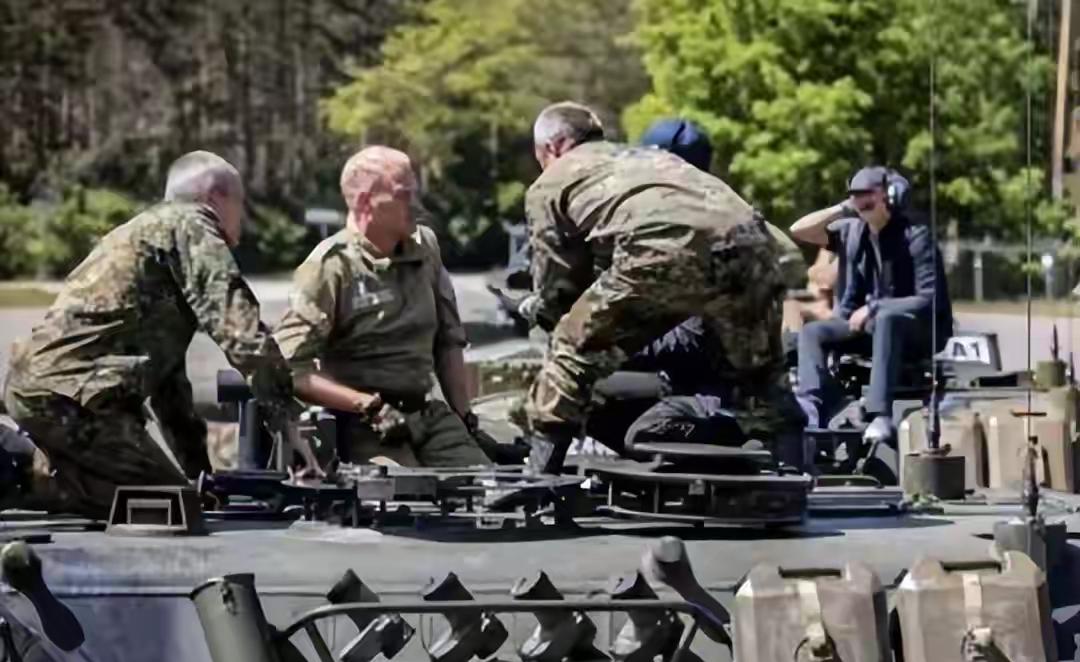 特朗普炮轰英国：印度洋的“不沉航母”都割让，想让中俄看笑话？