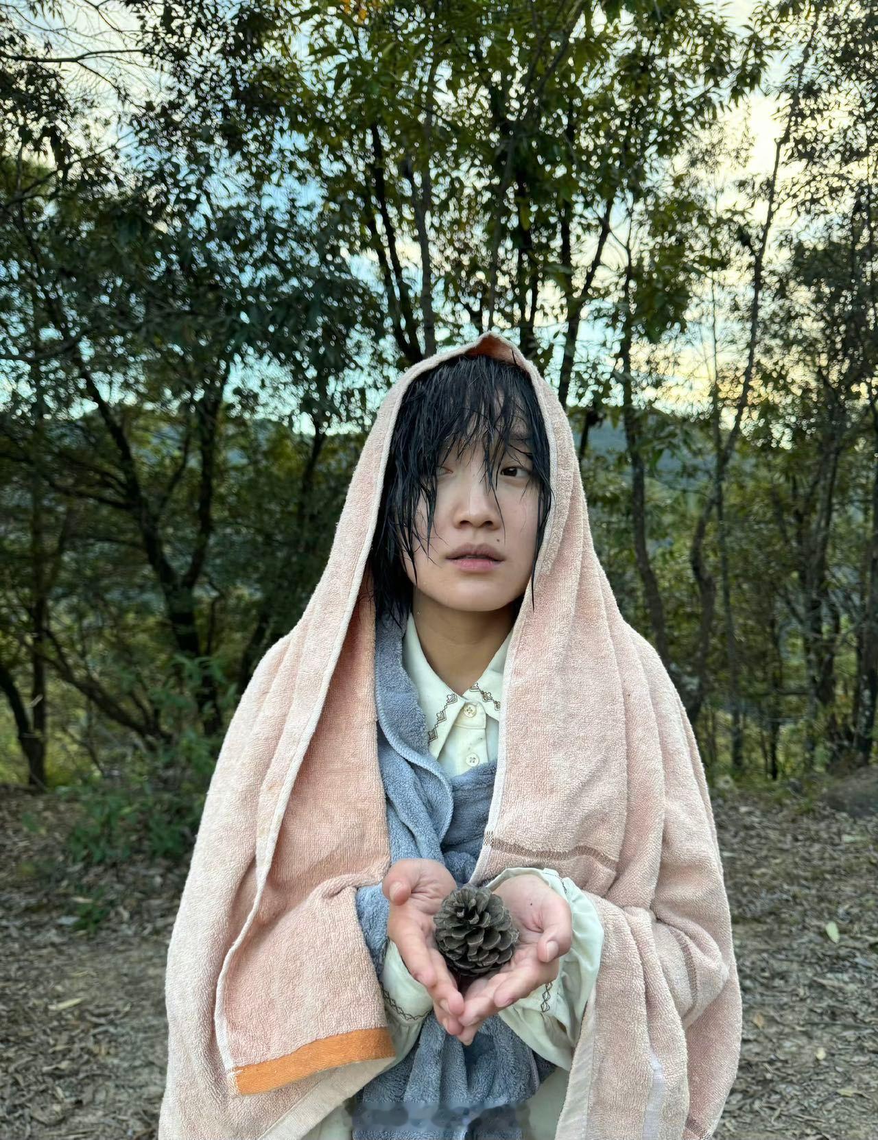 #黄米依镜头下的山花烂漫时# #用黄米依的视角打开魏庭云的世界# 好有趣的记录！