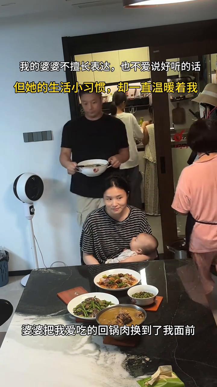 婆婆的小习惯。
我婆婆一直有个习惯，可能她自己都不知道，我偷偷录了下来。
这是剩