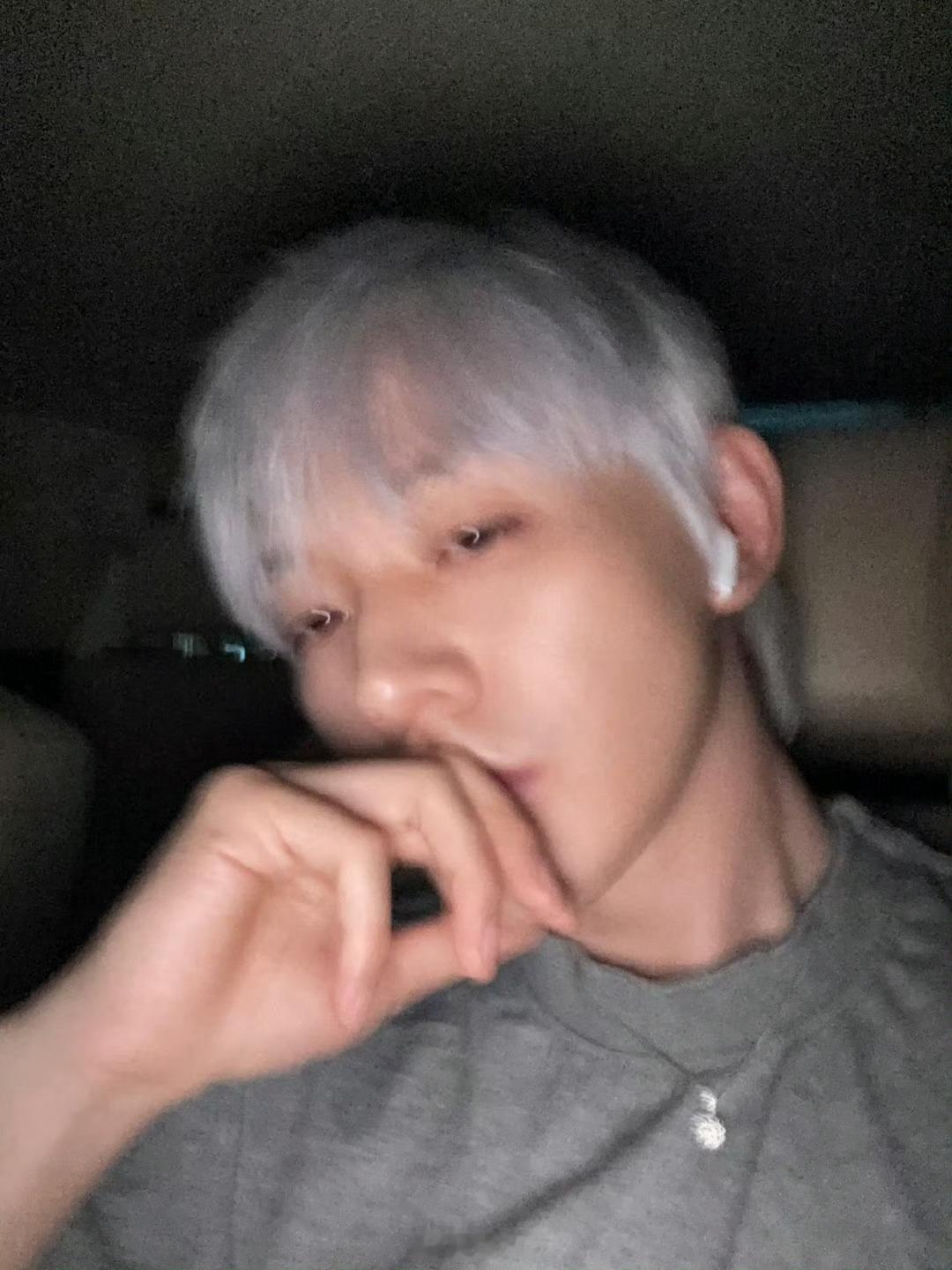 邓为银发自拍邓为空降超话🆘你的撕漫男友上线银发侧脸今晚睡觉要做梦了[awsl]