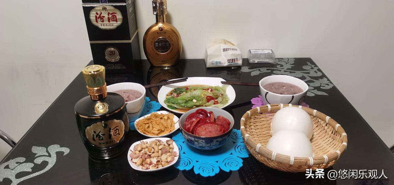 今天股市跌的很惨，我也损失不少，但不能因为亏损了影响咱心情，该吃就吃，该喝就喝，