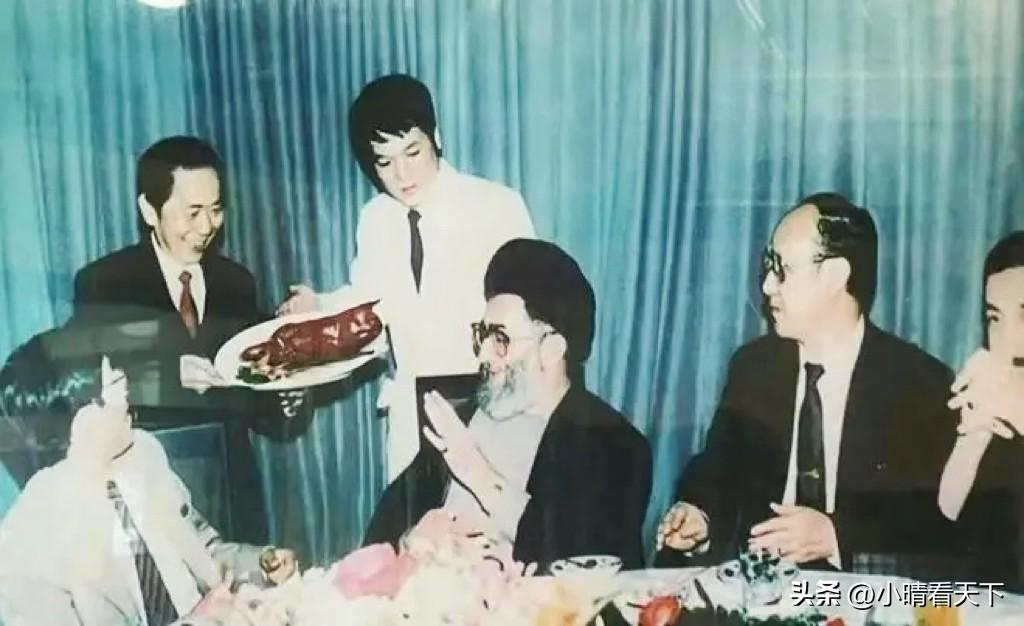1980年，伊朗当时的最高领袖哈梅内伊来北京访问，在和平门的烤鸭店吃了烤鸭，当时