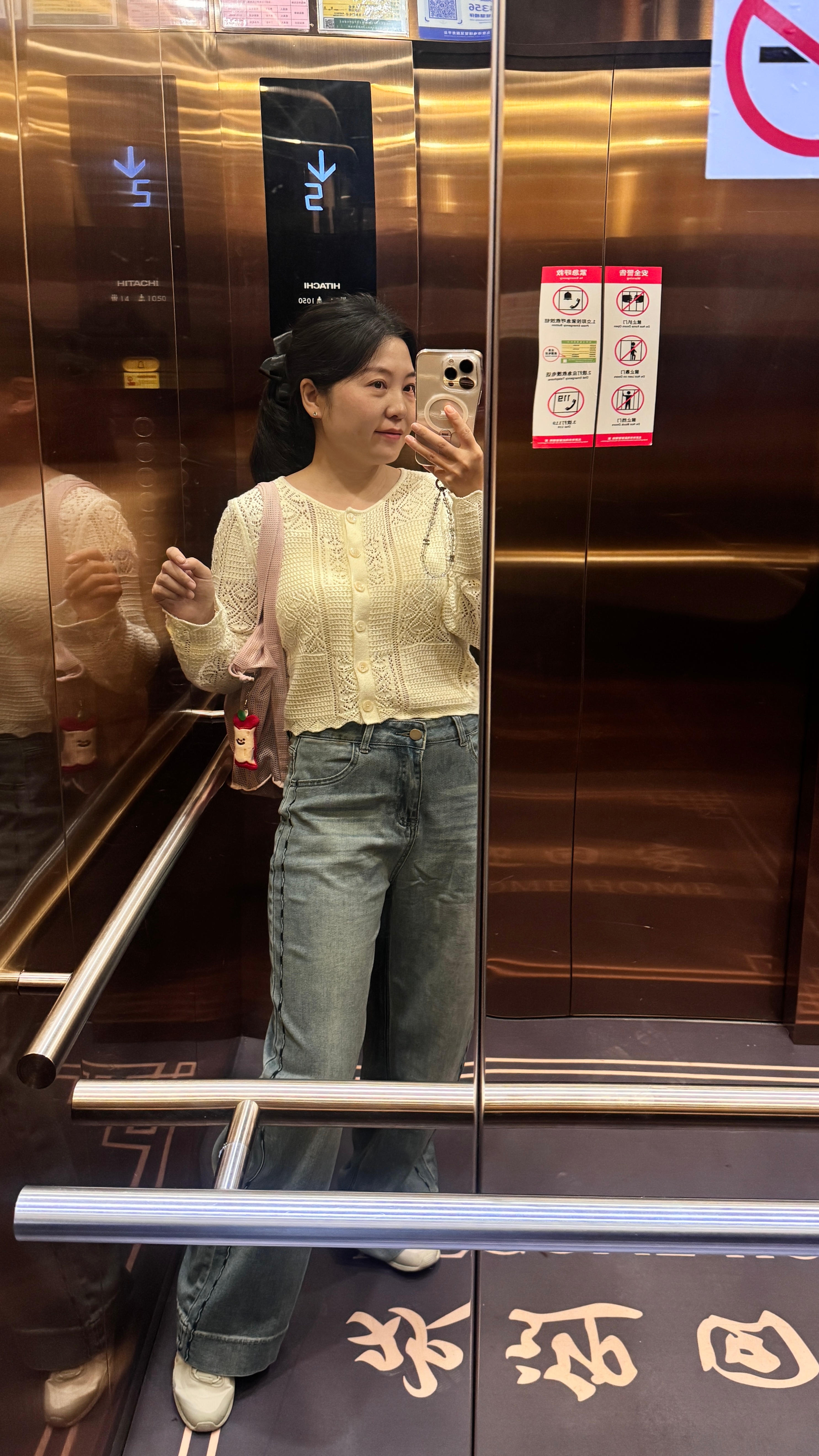 疯了吧，素颜都这么美！今天下班要去游泳🥳H言L语[超话] ​​​