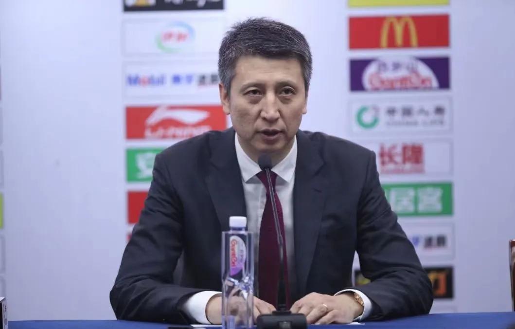 国产教练去谁接乔帅
长远看，还得是郭士强
郭士强有能力吧把一个弱队带成强队
现在