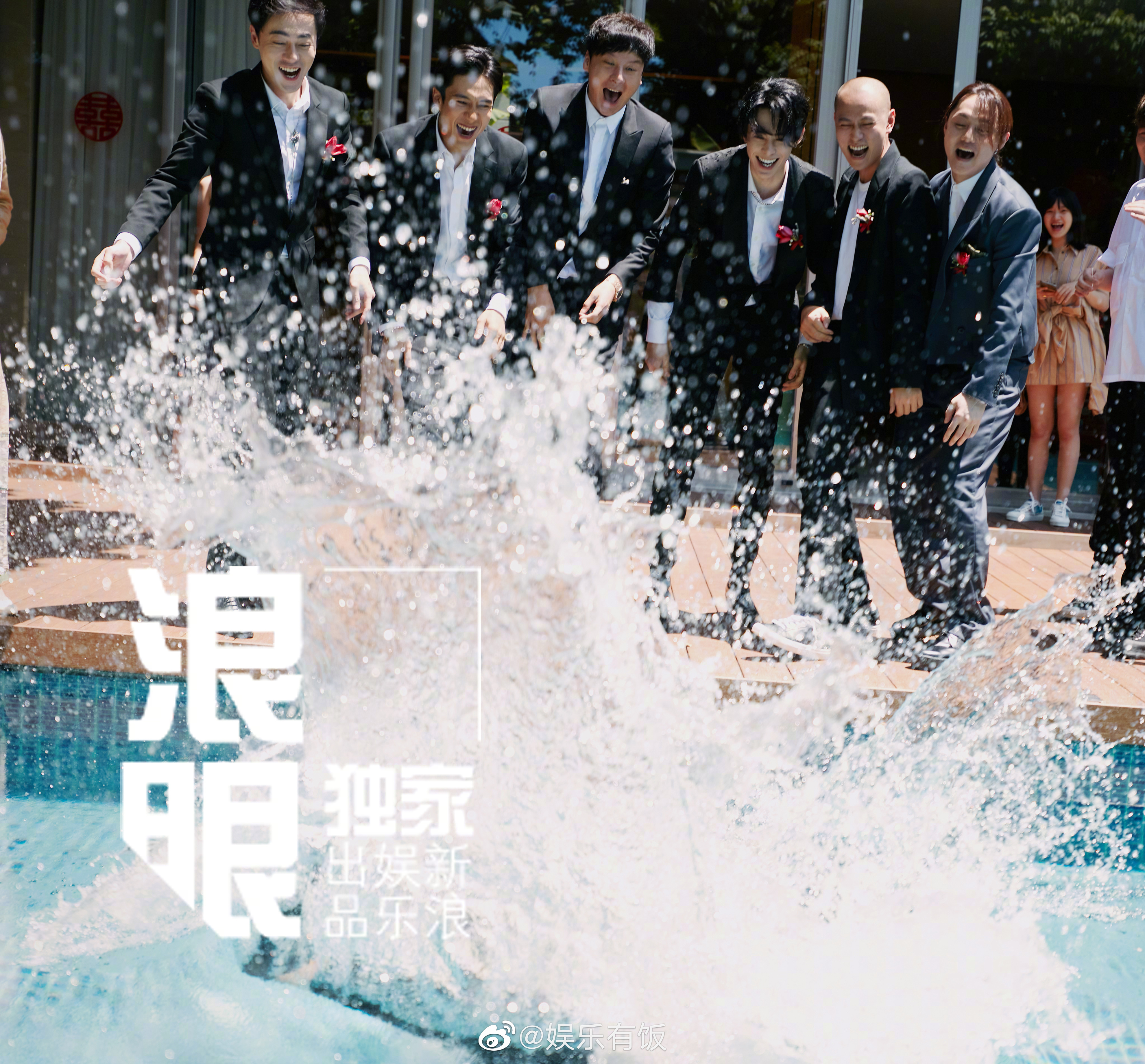 今天是王彦霖哥哥来将门独后剧组探班了呀棣棣给彦霖哥当伴郎的照片大家都看过吗？ 王