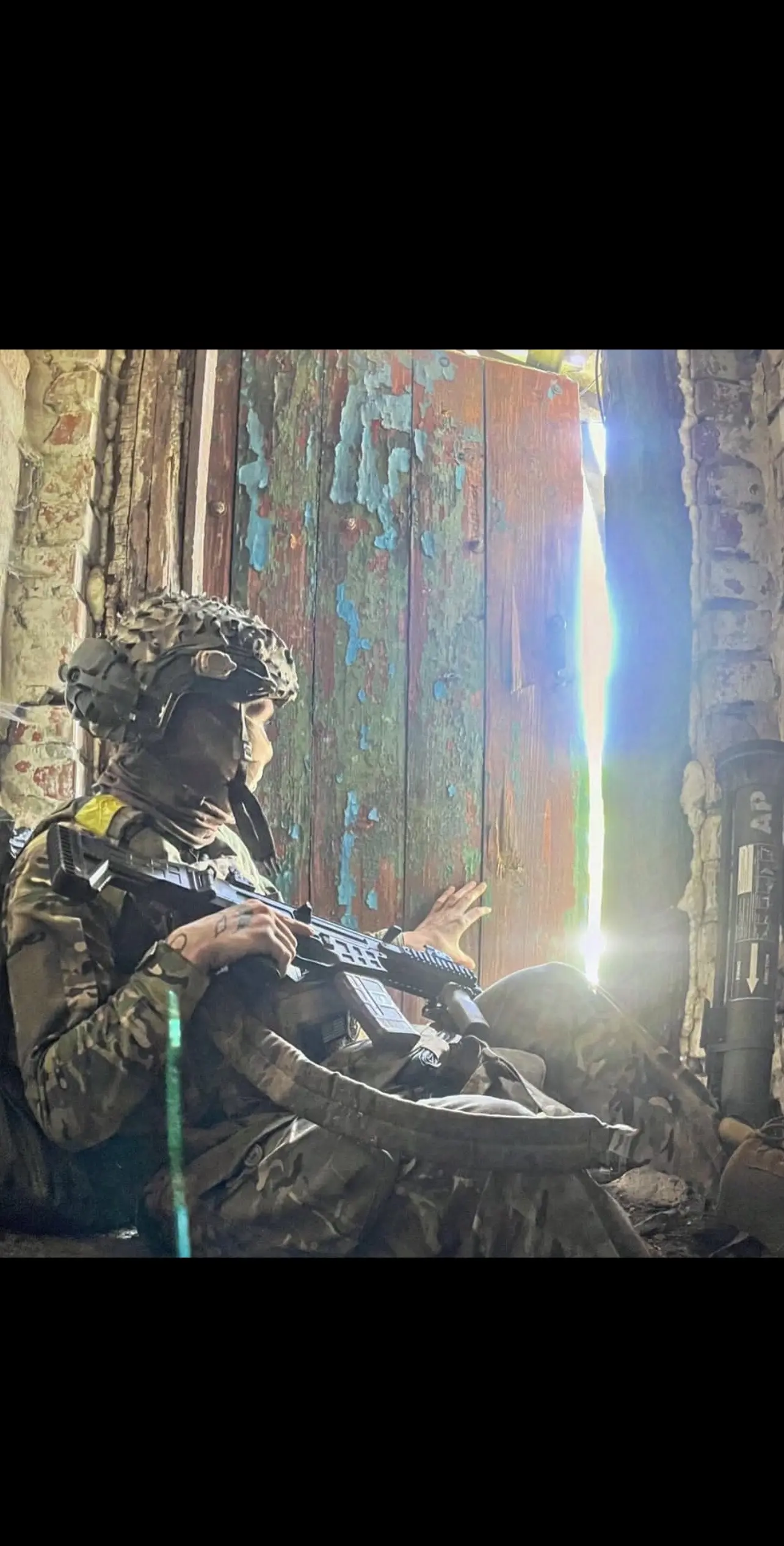 如果黑暗里出现一束光 那么那束光便了有罪.