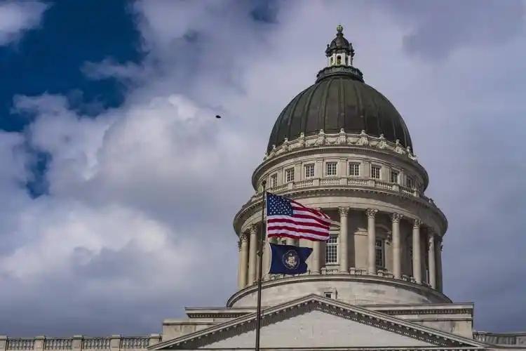 美国陷入困局！中国手中再添王牌，世界5大巨头扎堆访华求见
 
3月21日我国商务