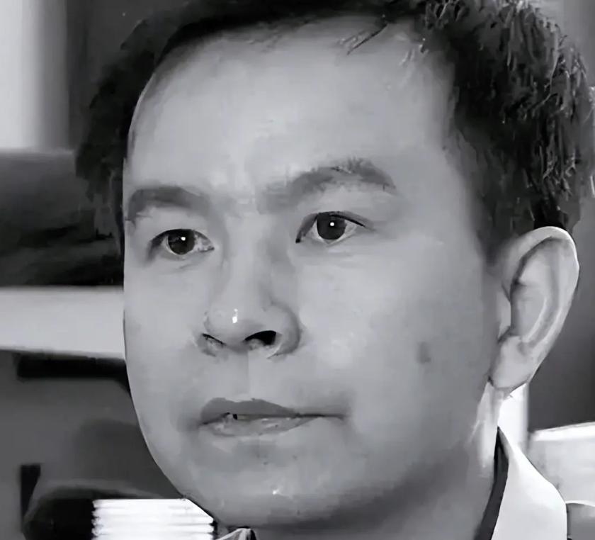 1993年，浙大高材生李红涛被判死刑，行刑前7天他在监舍捣鼓一堆破铜烂铁，三天后