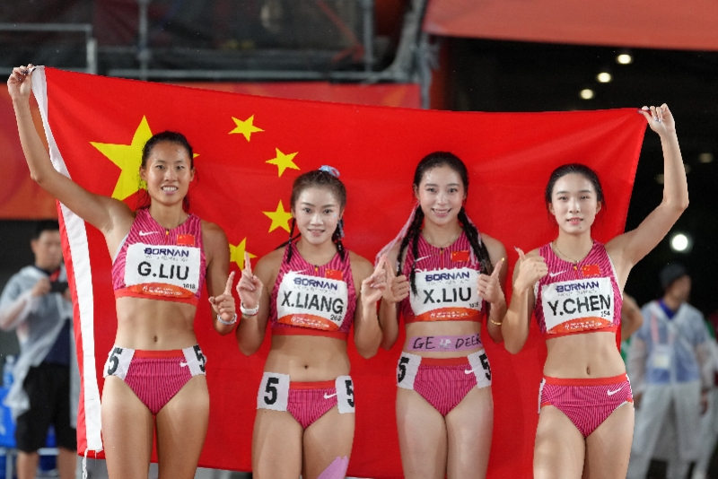 #中国接力丝滑交接堪称教科书#【强得可怕！中国男女接力队双双卫冕成功，丝滑交接如