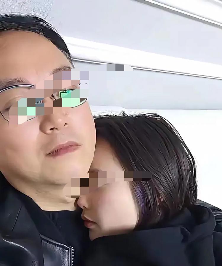 有一种婚姻的悲凉，无关出轨、无关争吵，是明明朝夕相处，却活成了同一屋檐下的陌生人