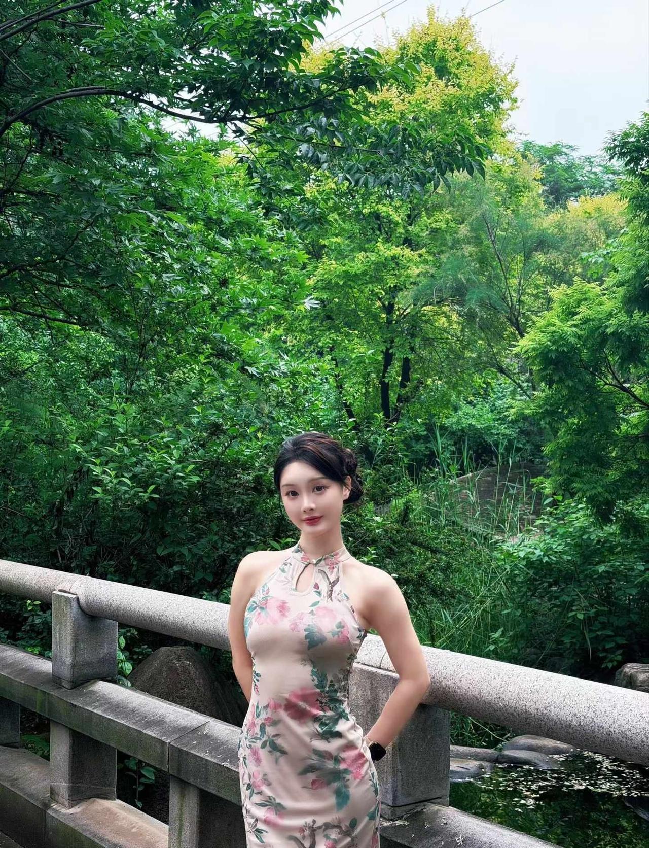 今为径山客 也来慕山色
肌肉女拍照be like
健身
旗袍
