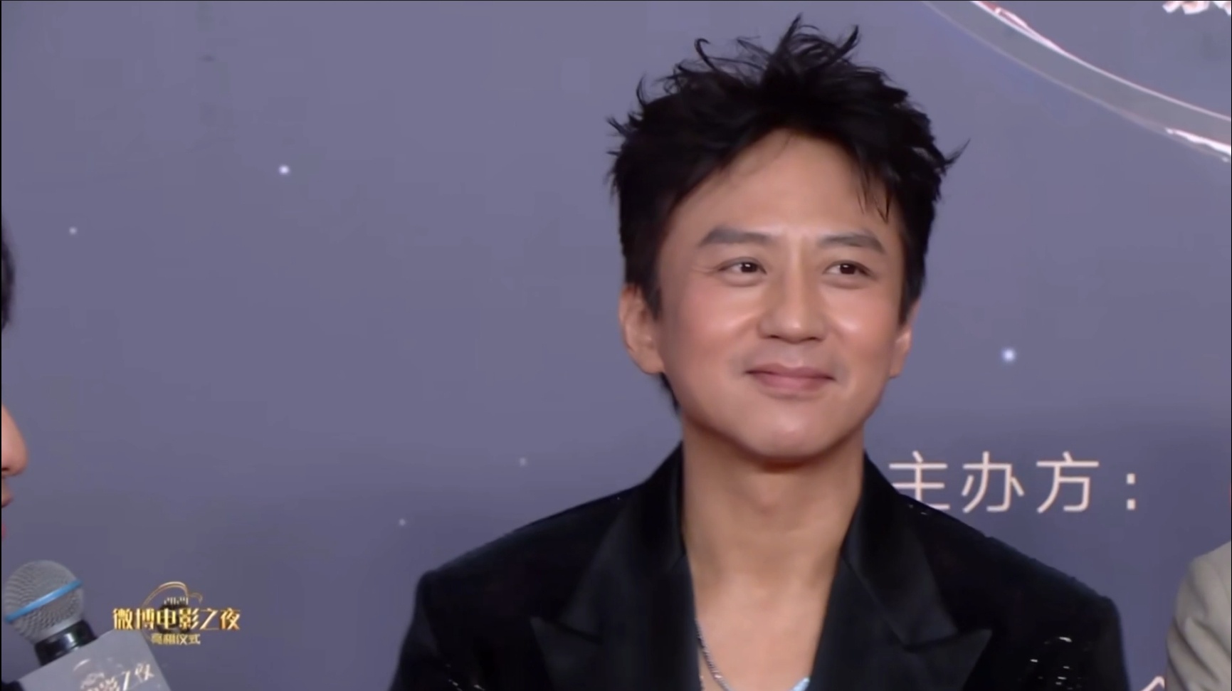 #荣梓杉给邓超当嘴替# 谁能想到邓超这么e的一个人，居然在《沙海之门》剧组亮相的