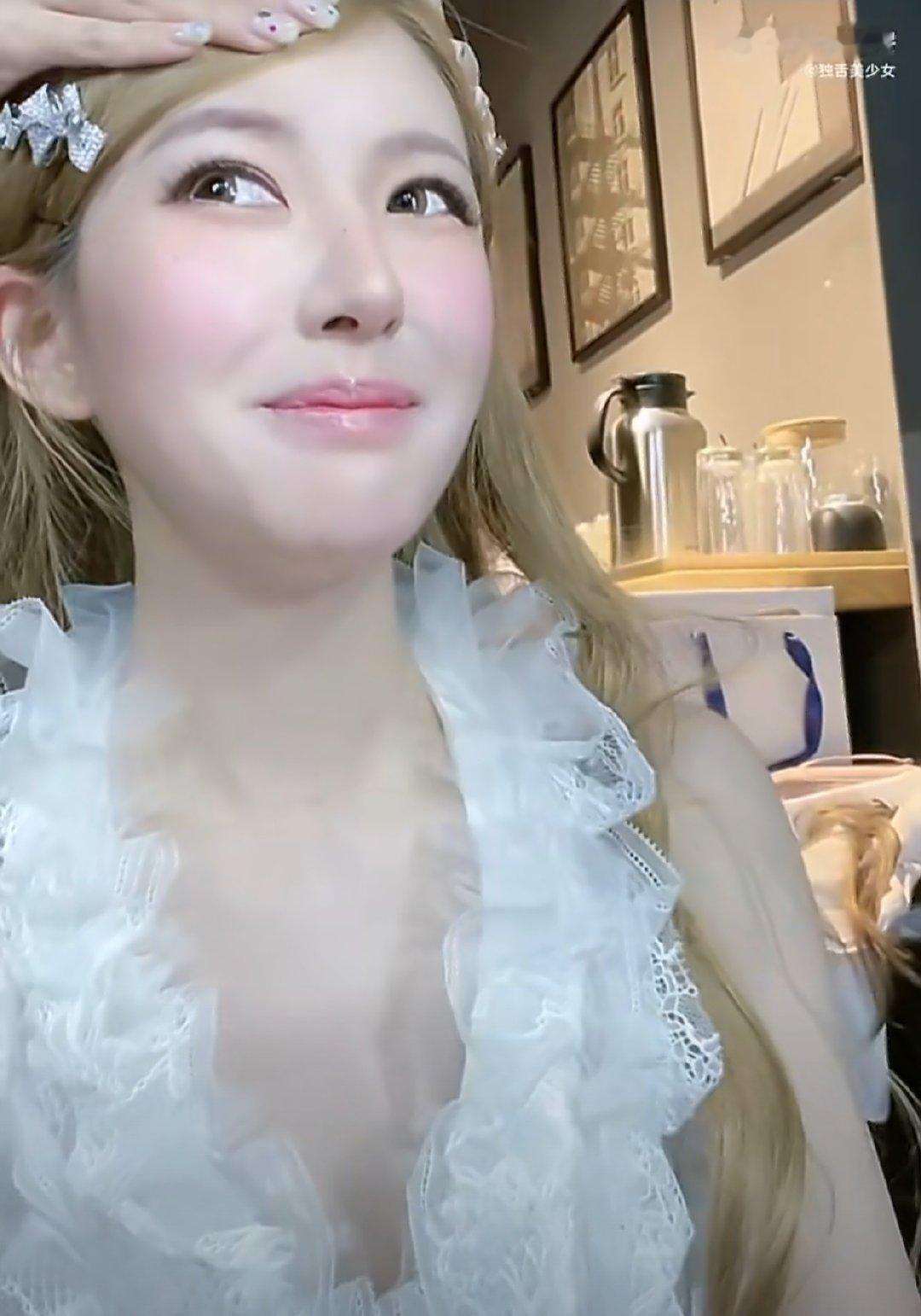  说自己是老芭比可还行？明明是甜度超标的芭比本比，这反差萌爱了赵露思说自己是老芭