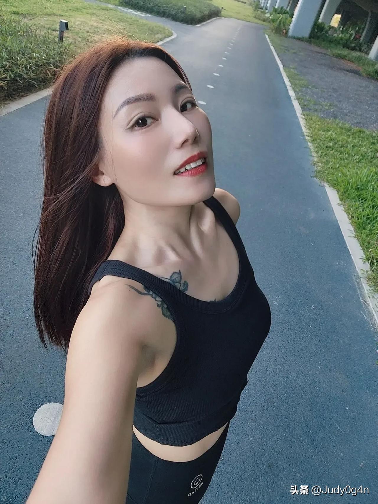 享受阳光和运动带来的快乐！ 好天气适合运动 早起多巴胺 拒绝内耗从运动开始 今天