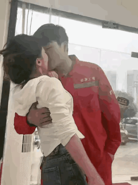 这就是所谓的男闺蜜，你说女的已经结婚了，还能和男闺蜜有来往吗？