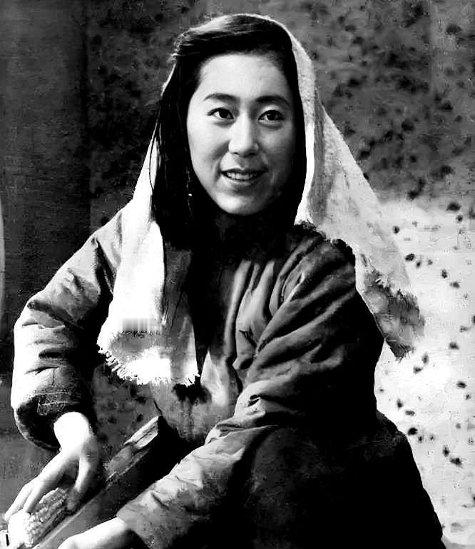 有人曾把一位女演员当成陈佩斯的亲妈？这事得掰扯清楚。70年代末，这位早年在长影厂