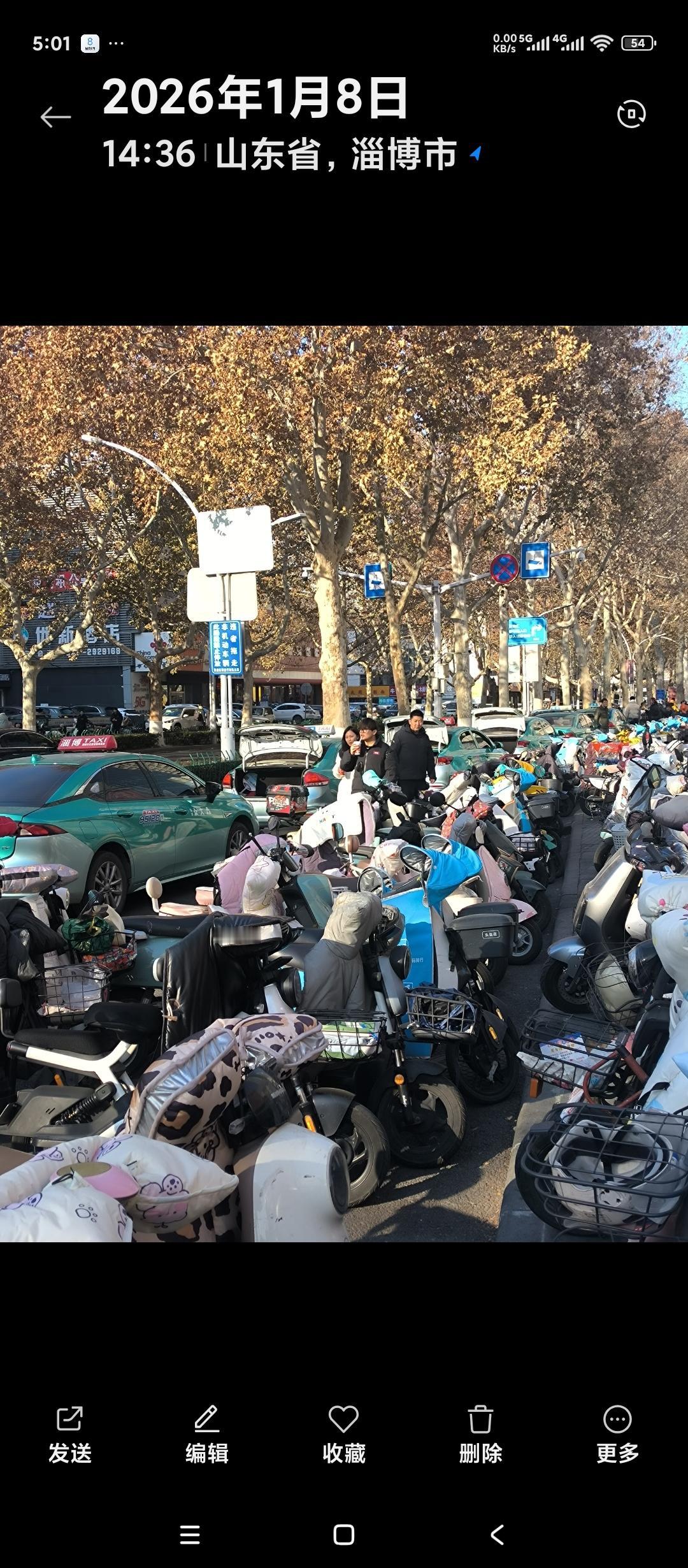 山东淄博在市中心为什么还有这么多出租车？
出租车是一个应该被网约车淘汰的行业。