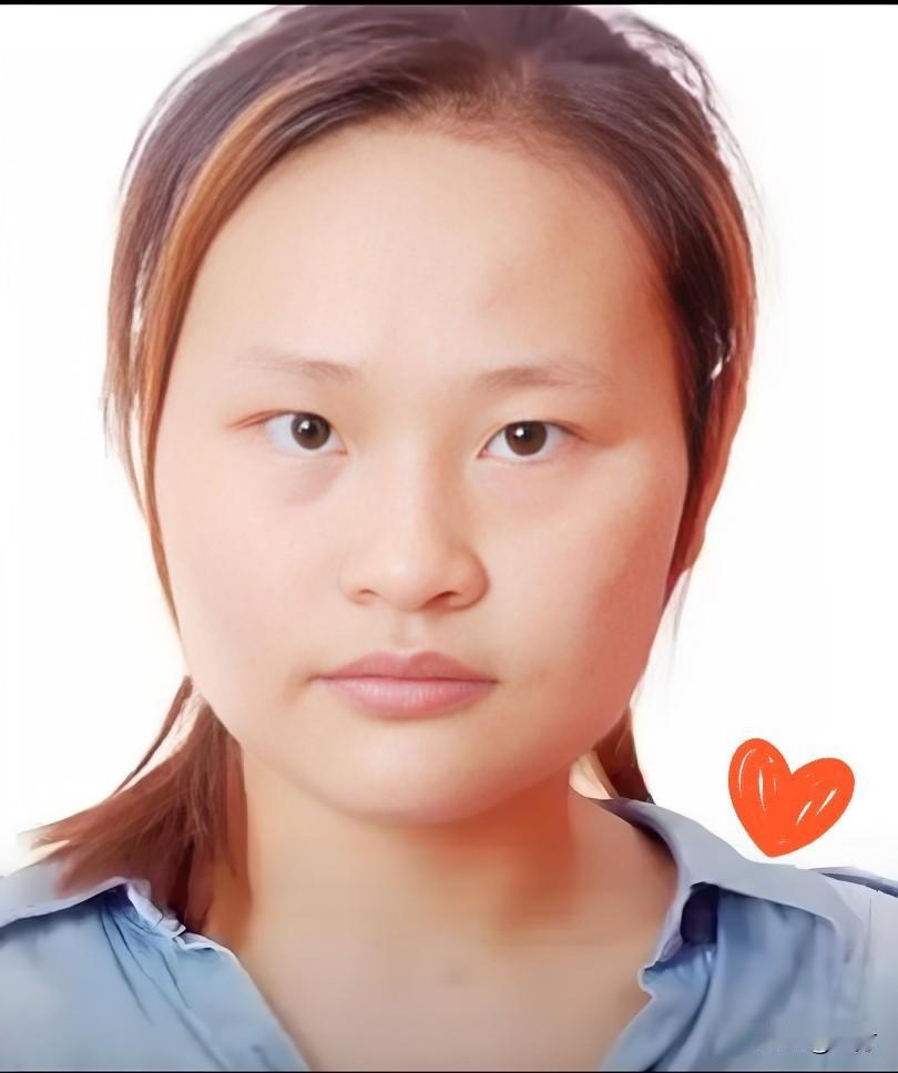 她出生起就被父母抛弃，把她送给村里的一对光棍兄弟，谁料，俩兄弟如获至宝，而让兄弟