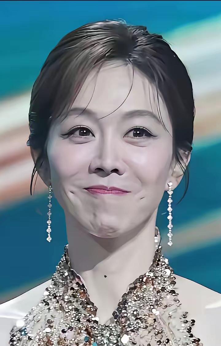 丑小鸭变凤凰，
姜妍和陈小纭就是最好的例子。
可是变漂亮是要付出代价的啊。
她俩