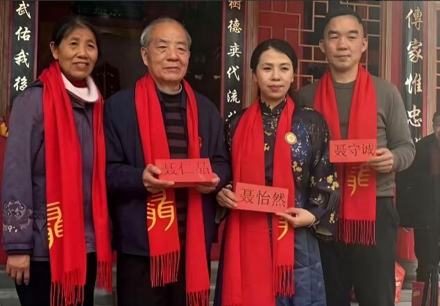 聂曦牺牲后，弟弟聂磊受牵连，一直跟家人失联。直到1992年，全家终于找到69岁的