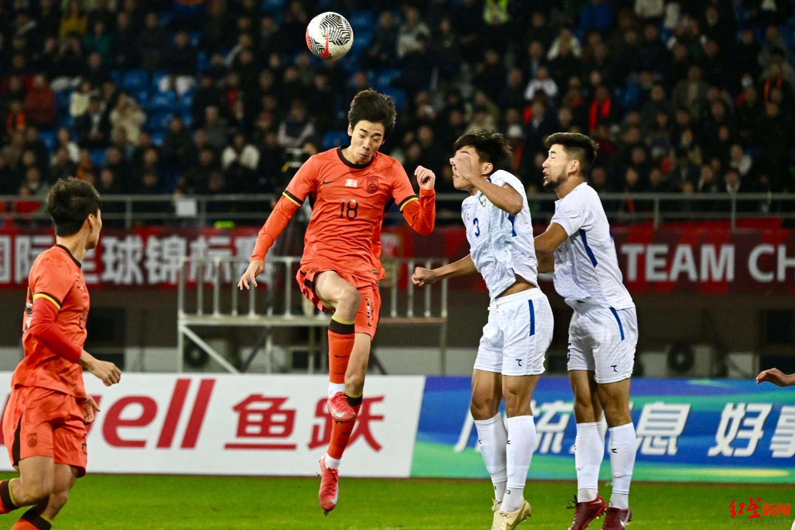 【汪士钦被直红罚下，】11月18日晚，2025CFA中国之队·熊猫杯国际足球锦标