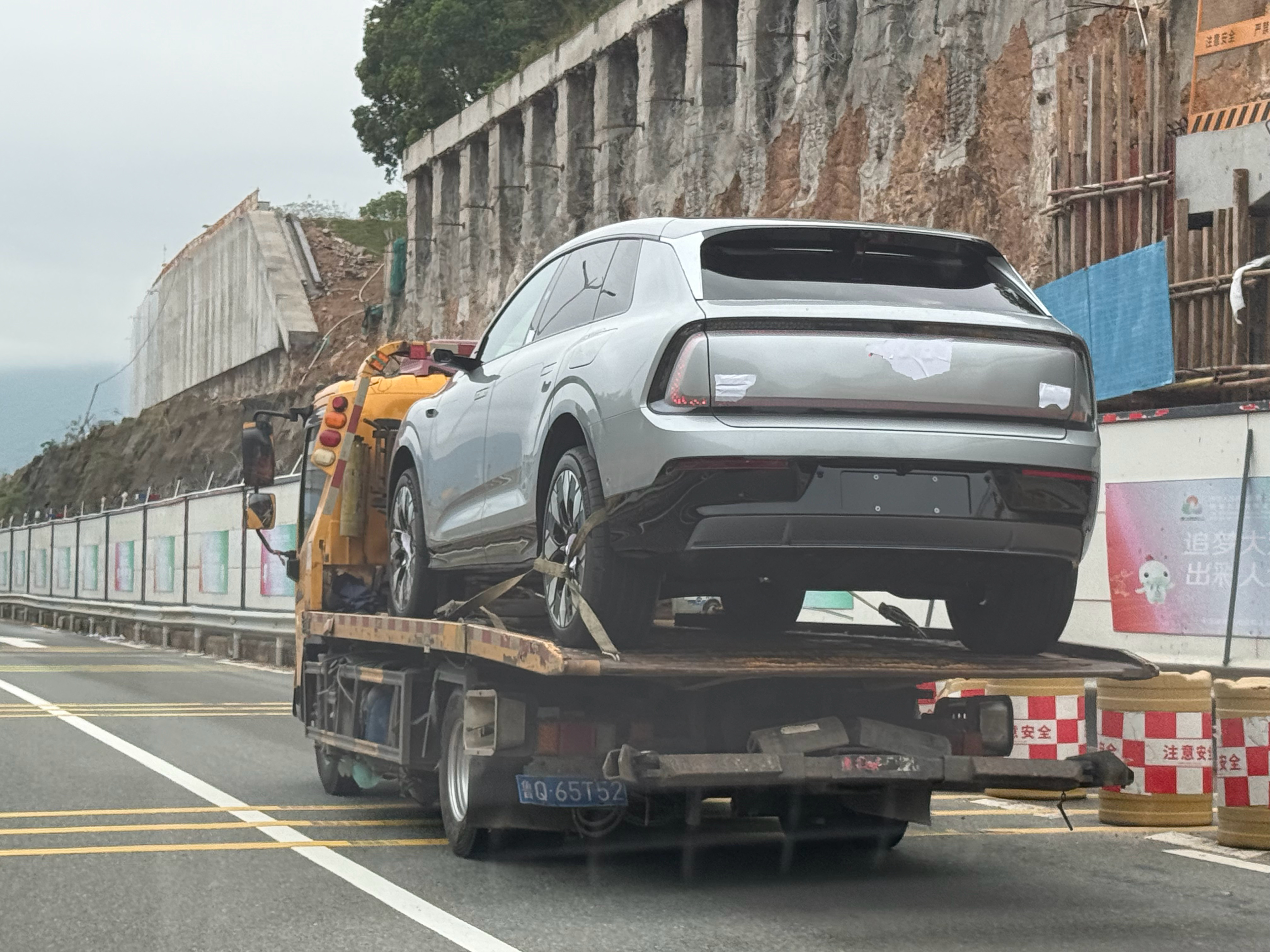 乍一眼还以为是E5 Sportback再仔细看 原来是全新的奥迪E7X！大v聊车