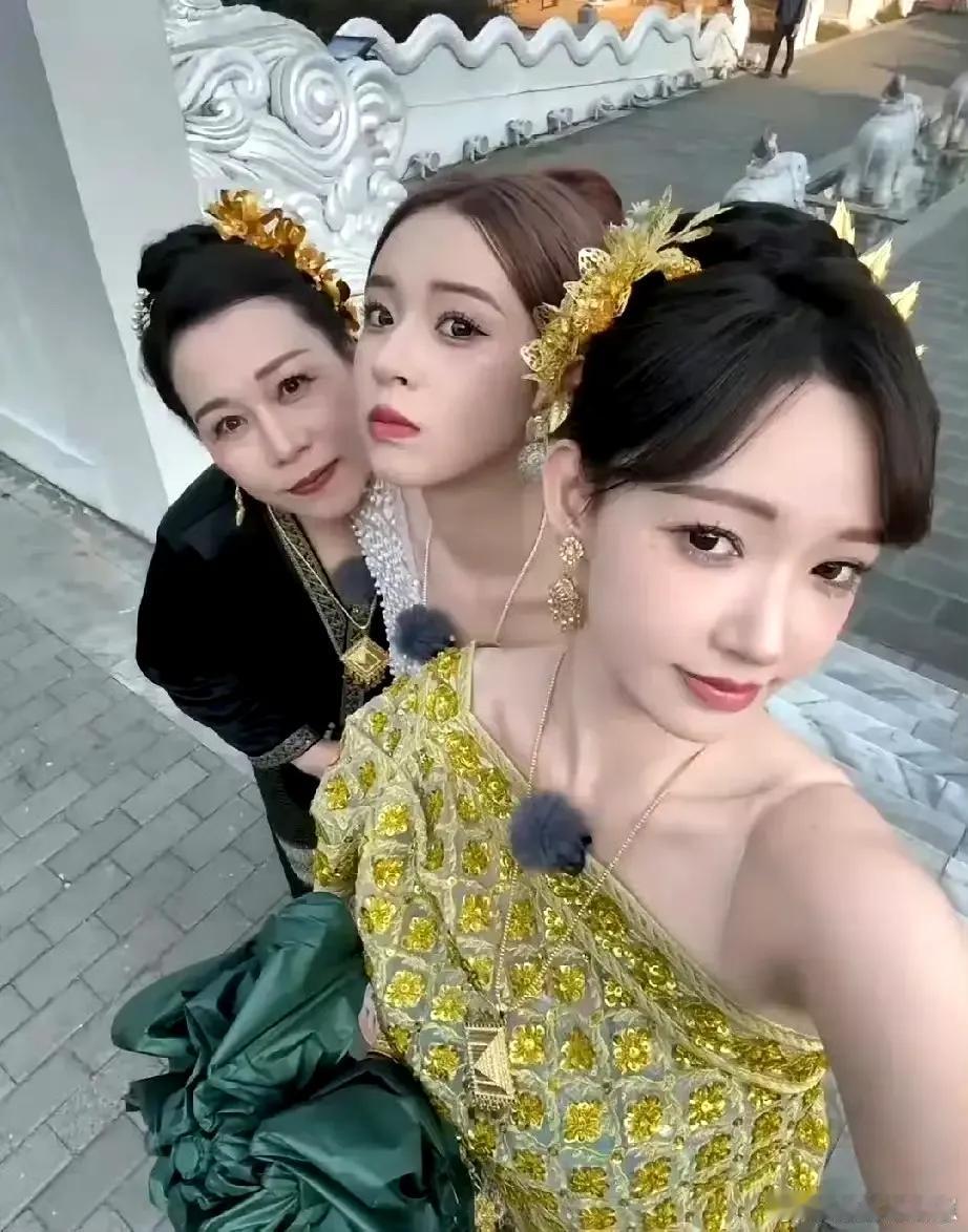 程潇妹妹和苗苗妹妹是一个情况，五官和气质就是比姐姐差了那么一丢，但就是这一丢，导