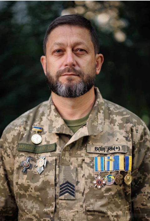 俄罗斯炮兵部队发动炮击后，防空洞被命中，大批乌克兰军官组成被埋在地下。6月3日，