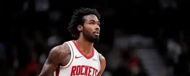 3.1秒的漏防，让他从球队罪人变身防守心脏。
塔里·伊森主动扛起失利责任，教练乌