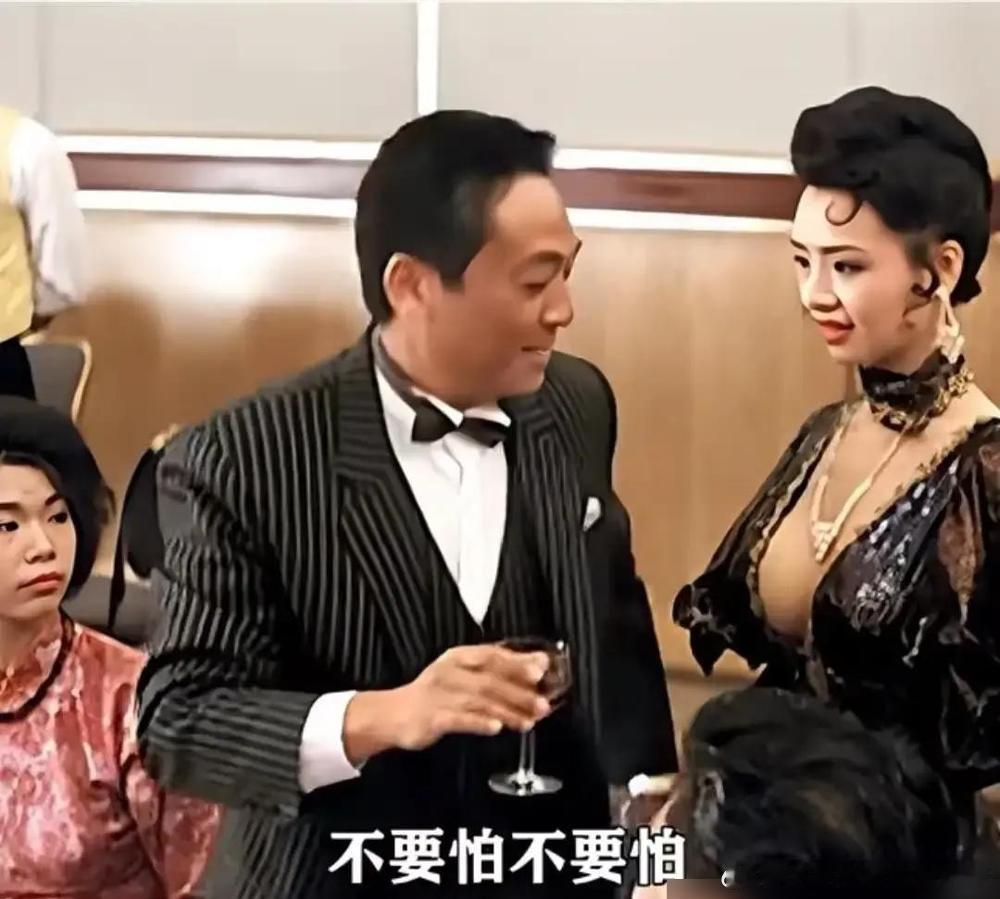 1991年，叶子楣给她的胸买了200万的保险。全港片商疯了，直接把800万支票拍