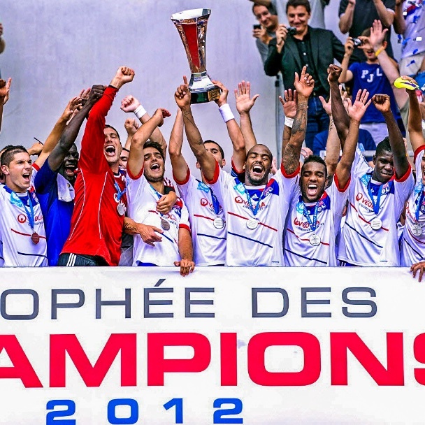 🇫🇷🔻里昂已经14年没有获得任何奖杯了。本月，他们从法国杯和欧联杯双双出局