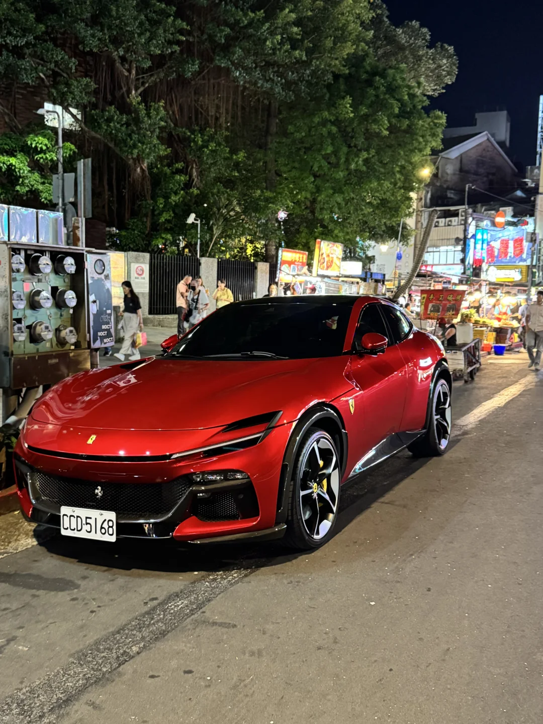 台北宁夏夜市老板的法拉利FUV？车主人超好