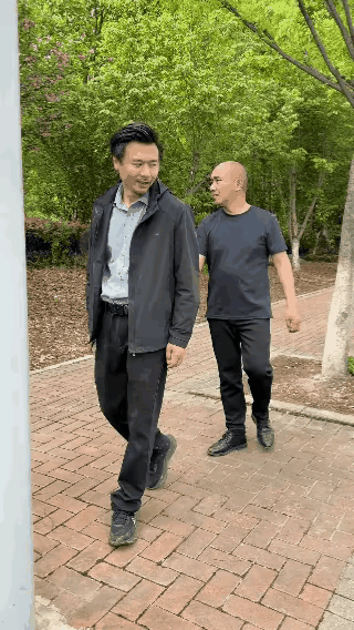 远离这样的人，会把你玩死的～[抠鼻]