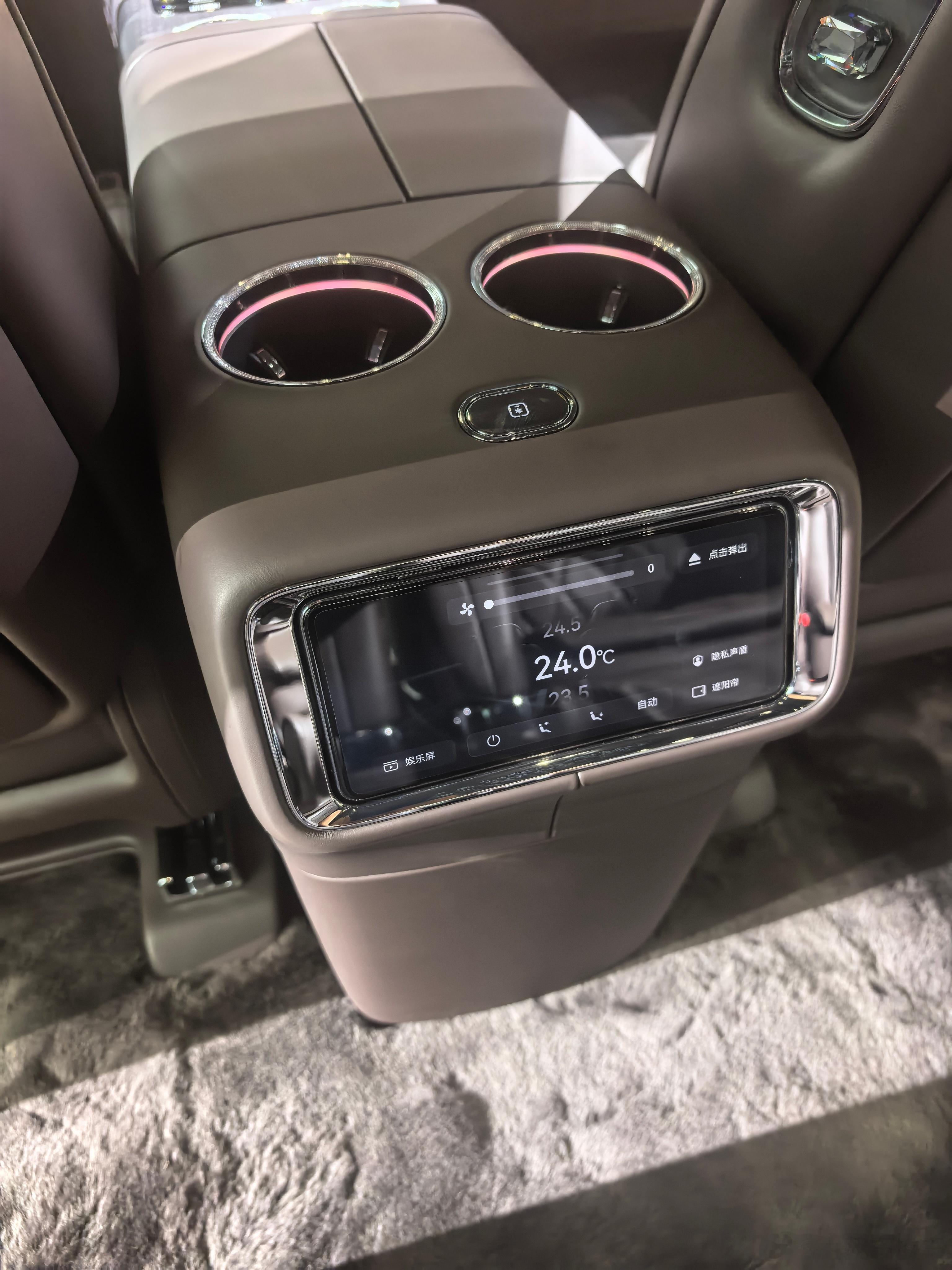 尊界MPV上市 64.8万起售！2026年8月5日，尊界V800和V680正式上