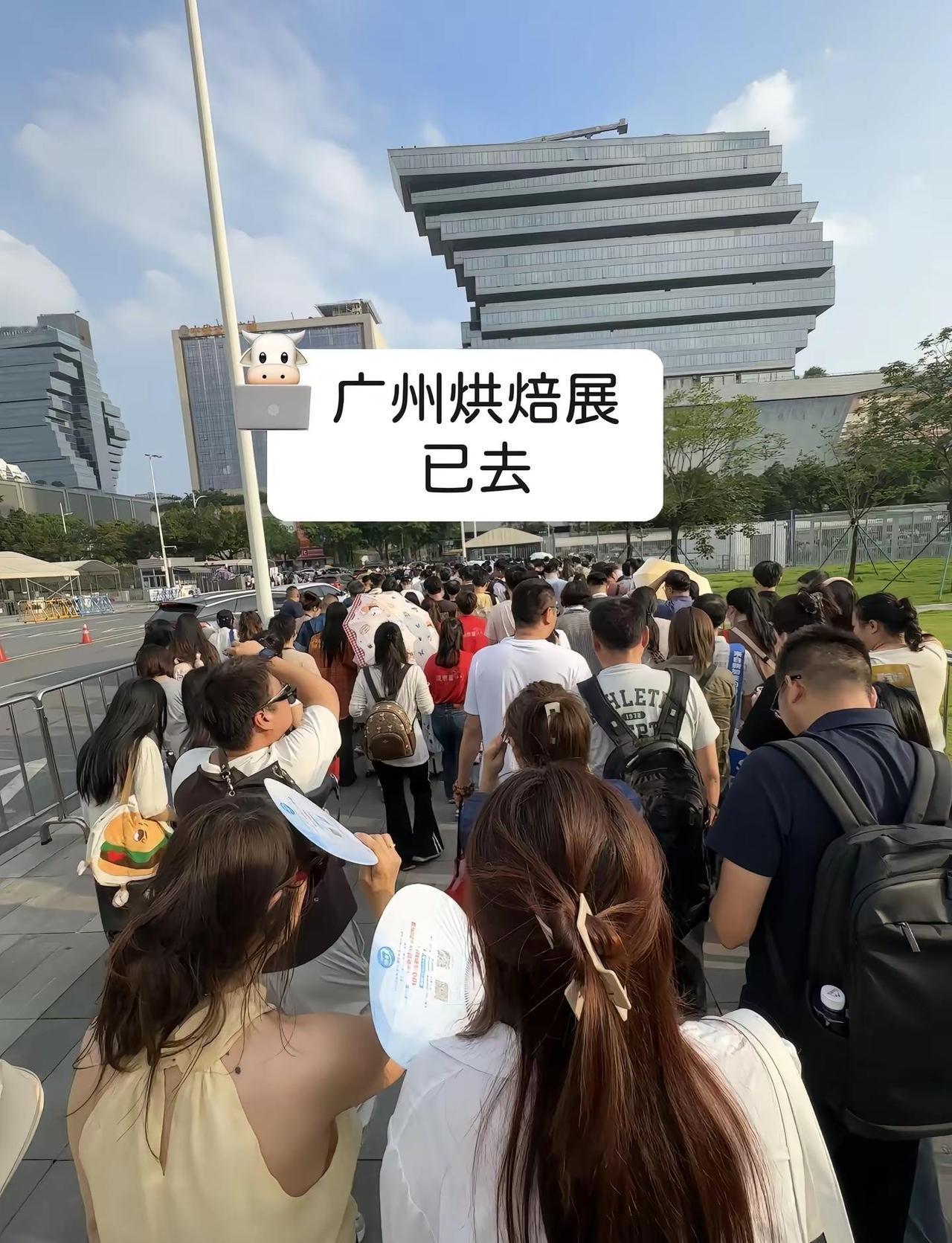 广州烘焙展太好吃了 上完早八就去蹭吃蹭喝 午餐都不用吃了面包脑袋  月饼 广交会