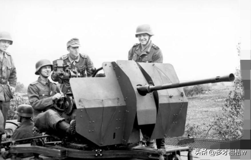 和著名的88毫米高射炮相比，徳三军队的Flack30型20毫米高射炮由于体积小、