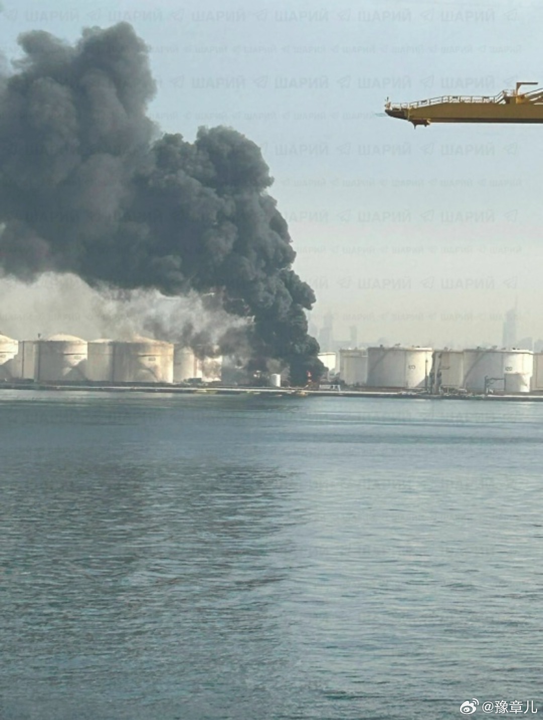 由于伊朗的袭击,迪拜的港口石油基础设施被烧毁。伊朗袭击27个美军基地伊朗前总统内