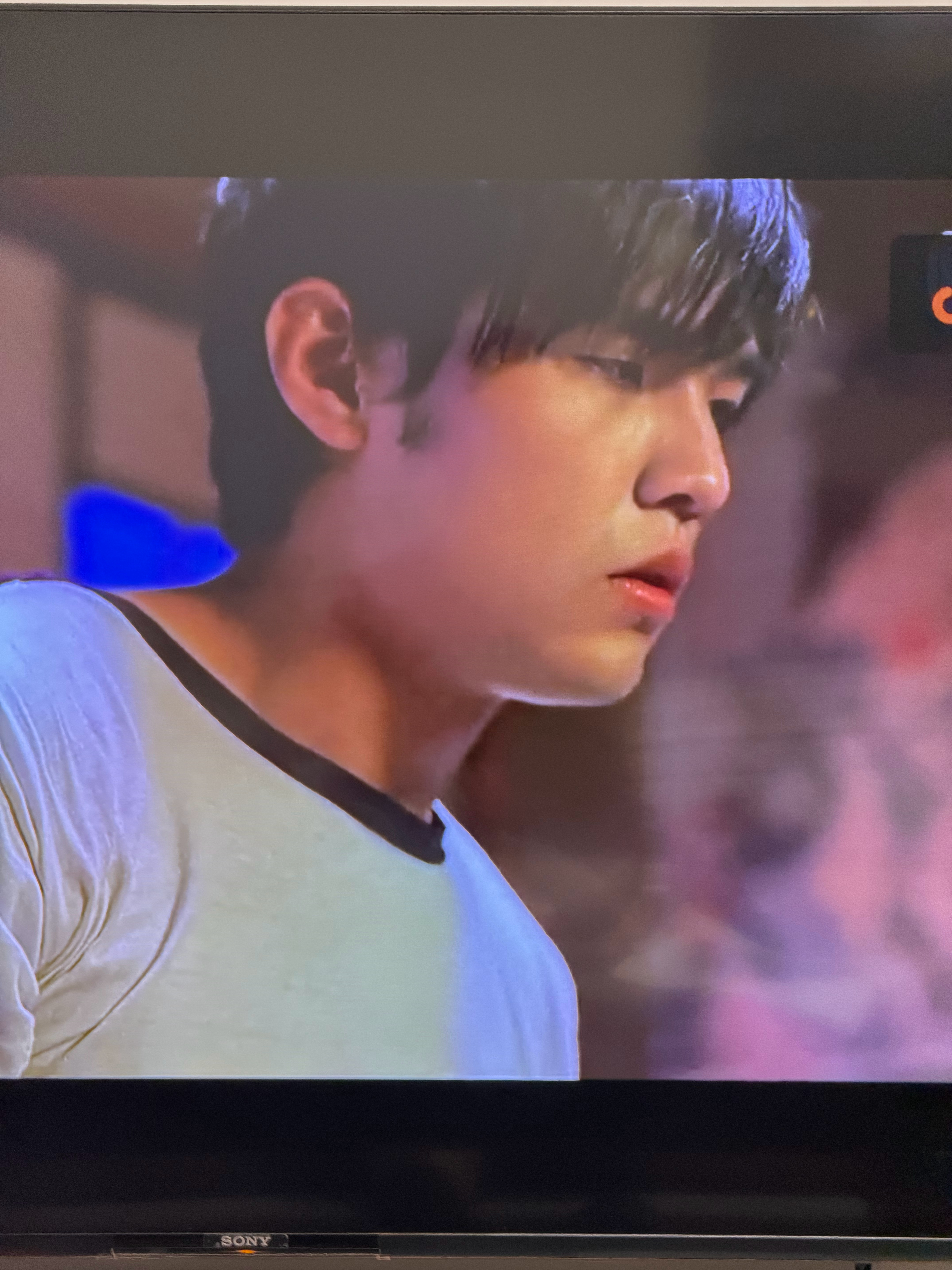 我爸“哎呀，还有周杰伦！”我妈“哎呀，周杰伦这么年轻呢”可不呢，都二十年了呢 （