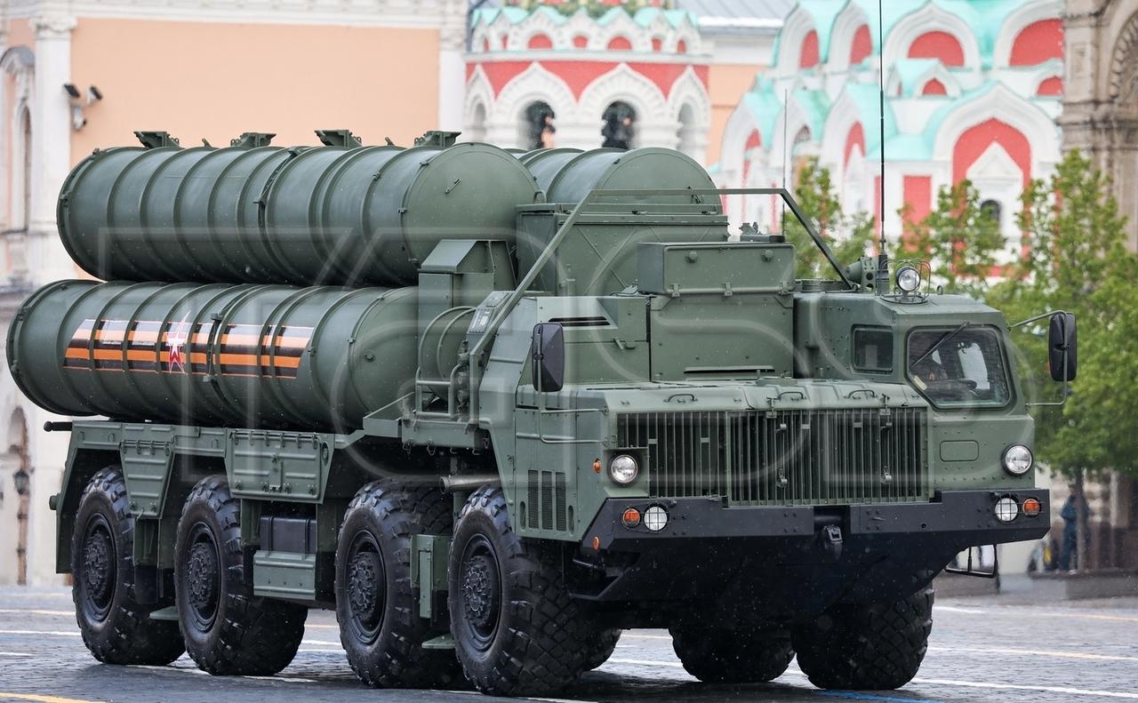印度决定再向俄罗斯购买五套S-400防空导弹系统。这笔军火交易不仅关乎武器装备，